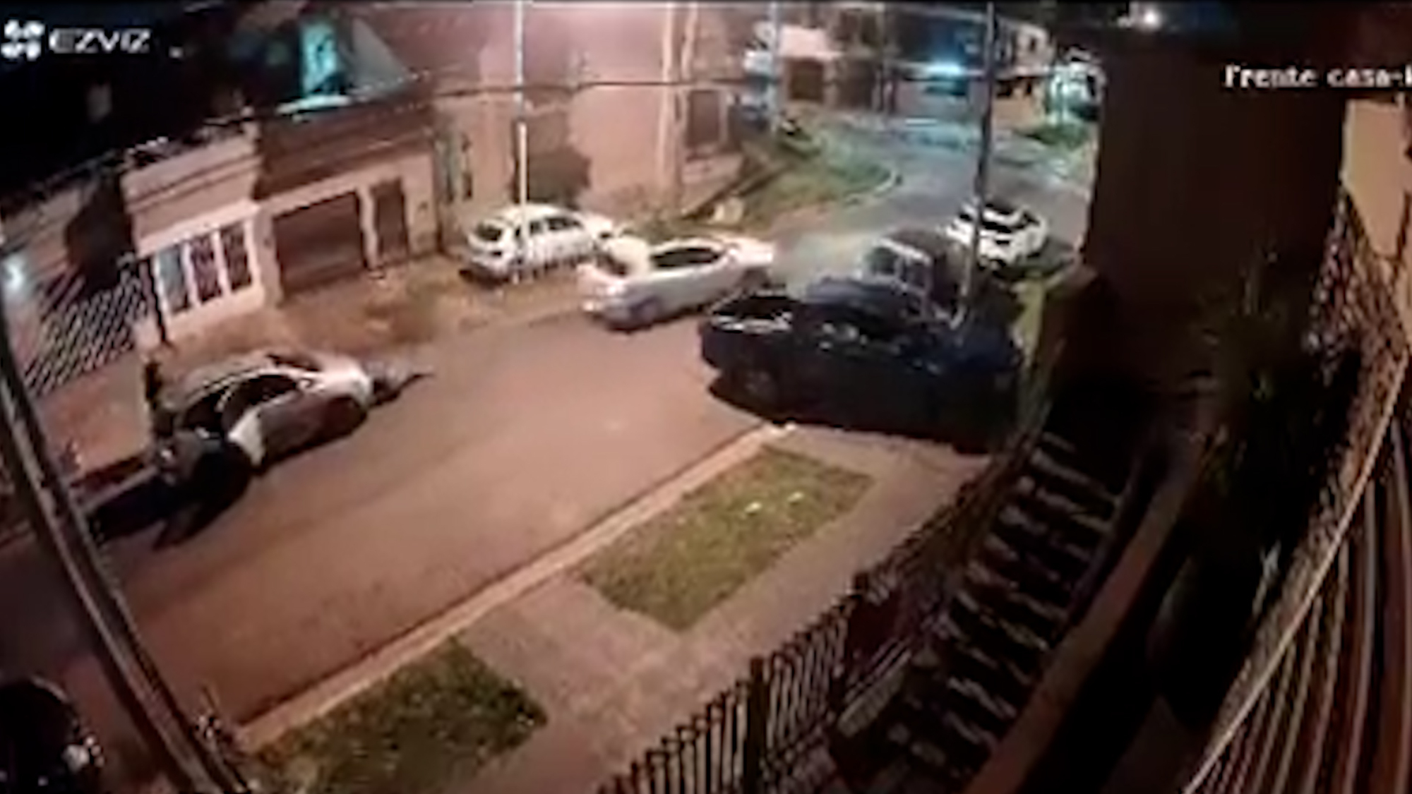 A motorist runs over a thief in La Matanza, Argentina, Oct.01,2026. He died. Note: Photo is a screenshot from a video. (Harrisons)