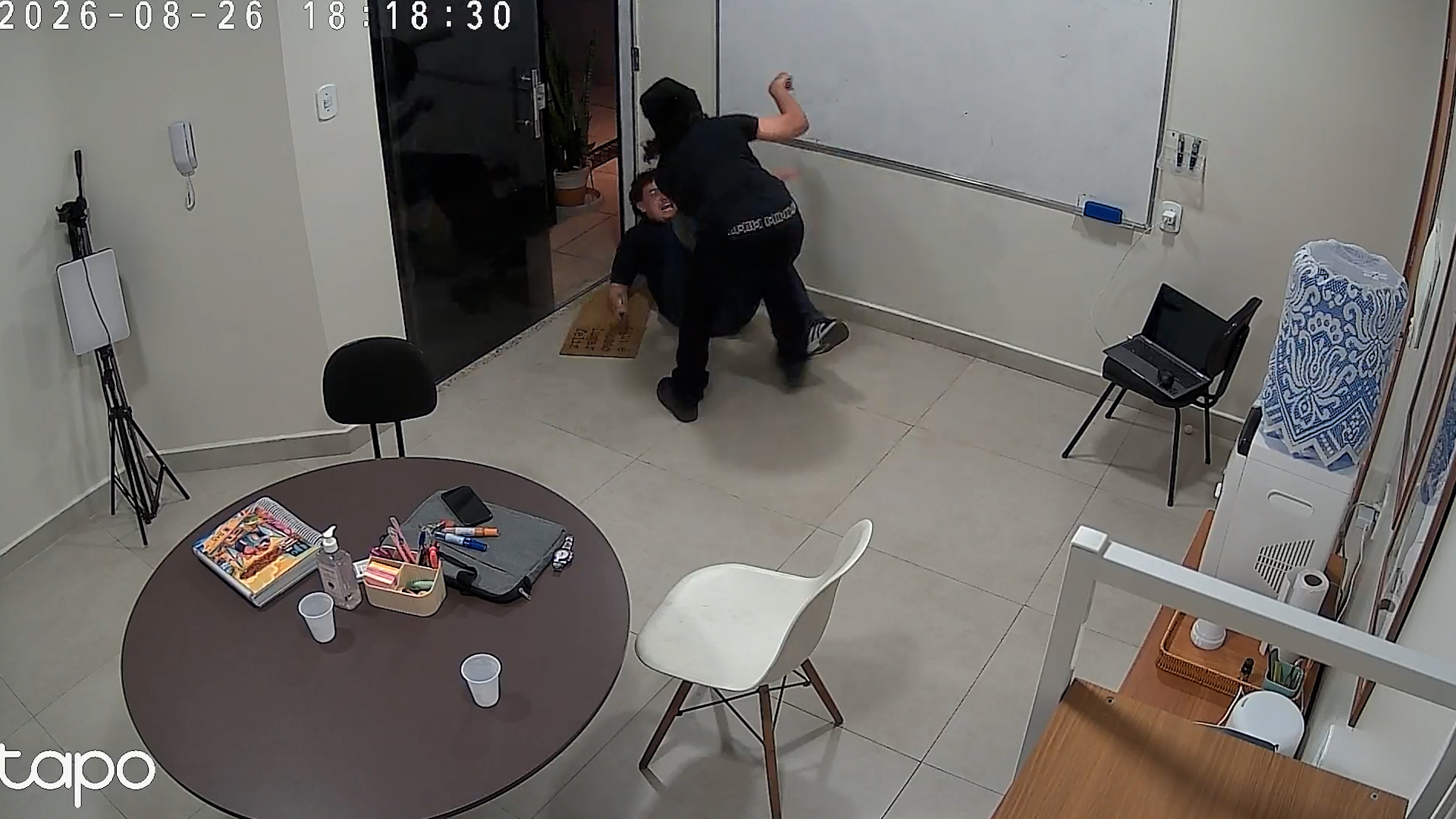 A 14-year-old teenager stabs teacher at tutoring school located in Manaus, Brazil, Aug. 26, 2026. Note: Photo is a screenshot from a video. (Newsflash/NX)