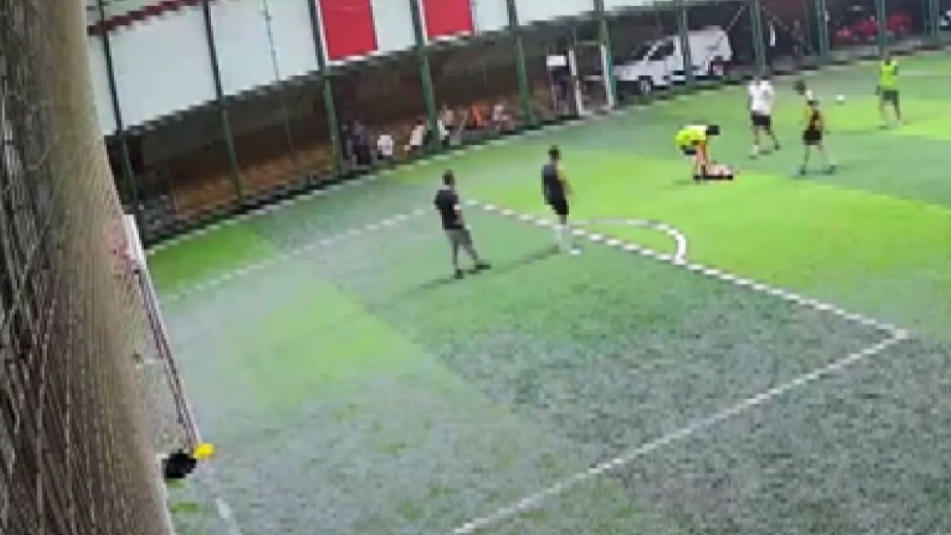 Young man falls ill during a futsal match in Avcilar, Turkey, Aug. 15, 2026. He later died in the hospital. Note: Photo is a screenshot from a video. (Newsflash/NX)